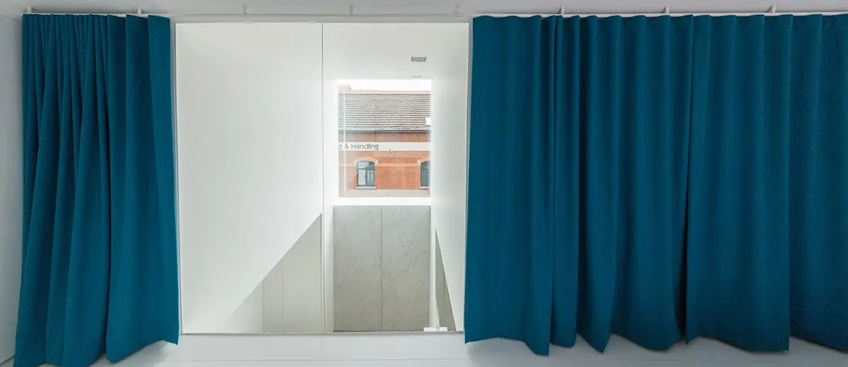 make apartment wall soundproof by hanging soundproof curtains